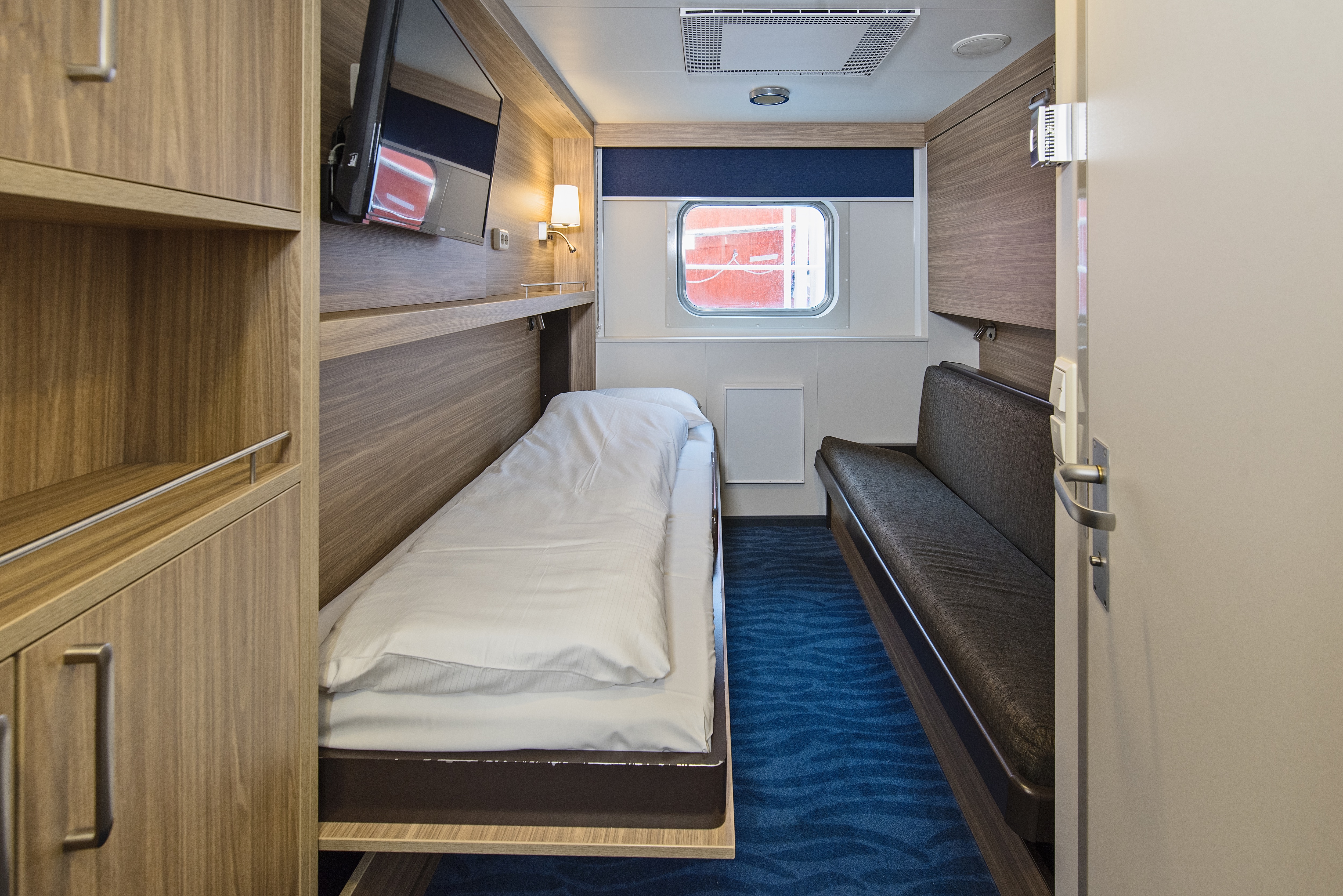 Polar Outside | Triple on upper deck with window (restricted view)